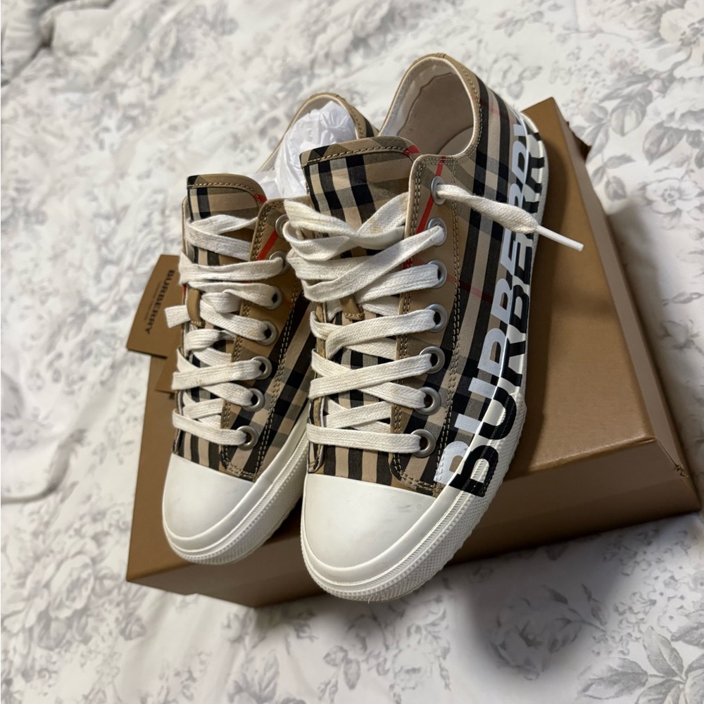 Burberry Low Top  Sneakers - Picture 3 of 6